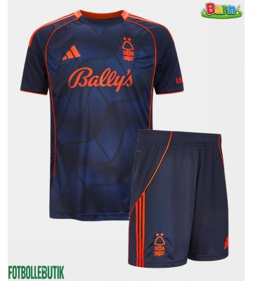 Nottingham Forest Tredjeställ Barn 2025-26 Kortärmad (+ Korta byxor)